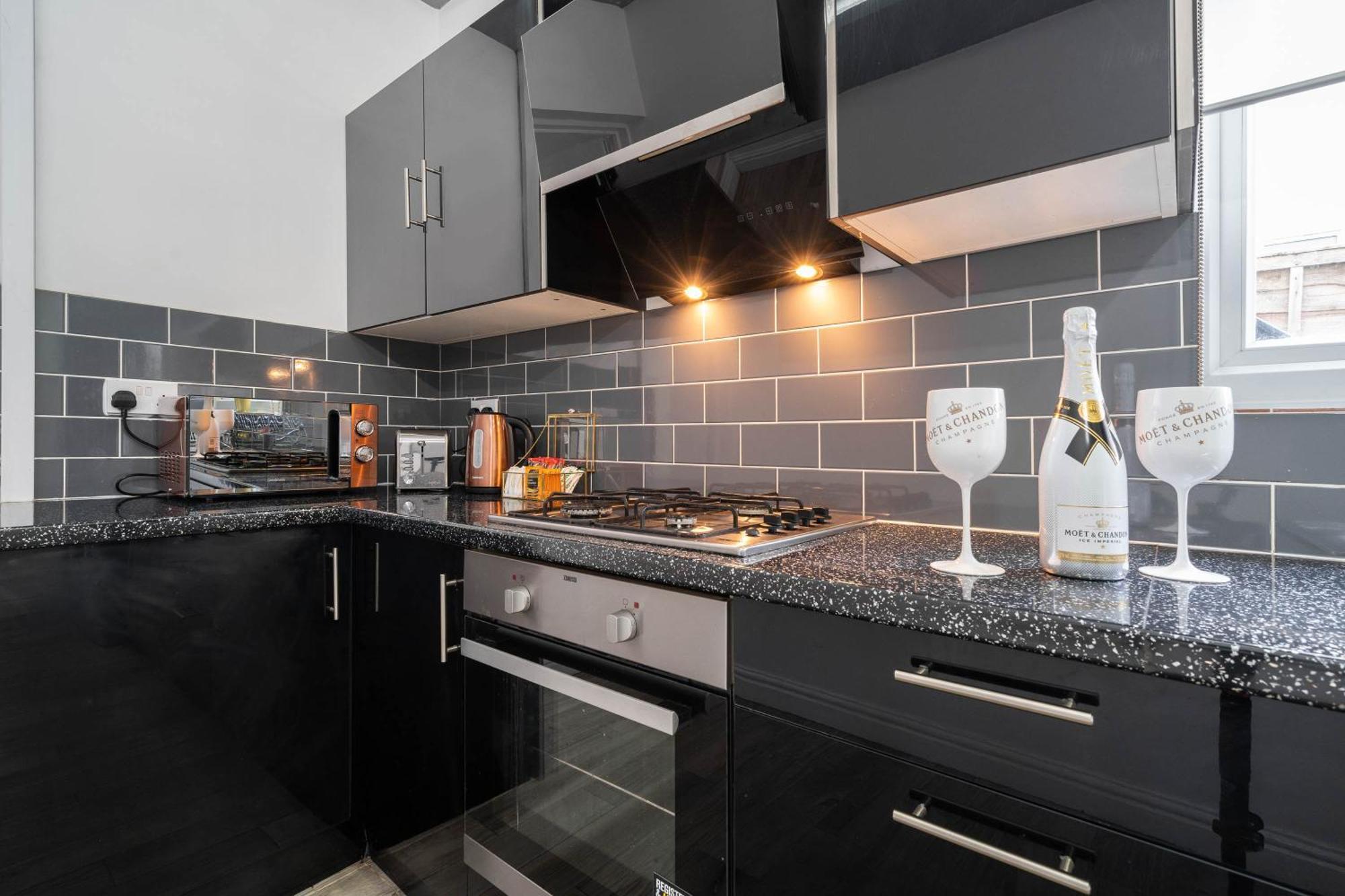 Five Bedroom Townhouse - Near City Centre - Edgbaston - On Street Parking - Wifi - Netflix - 974P 버밍엄 외부 사진