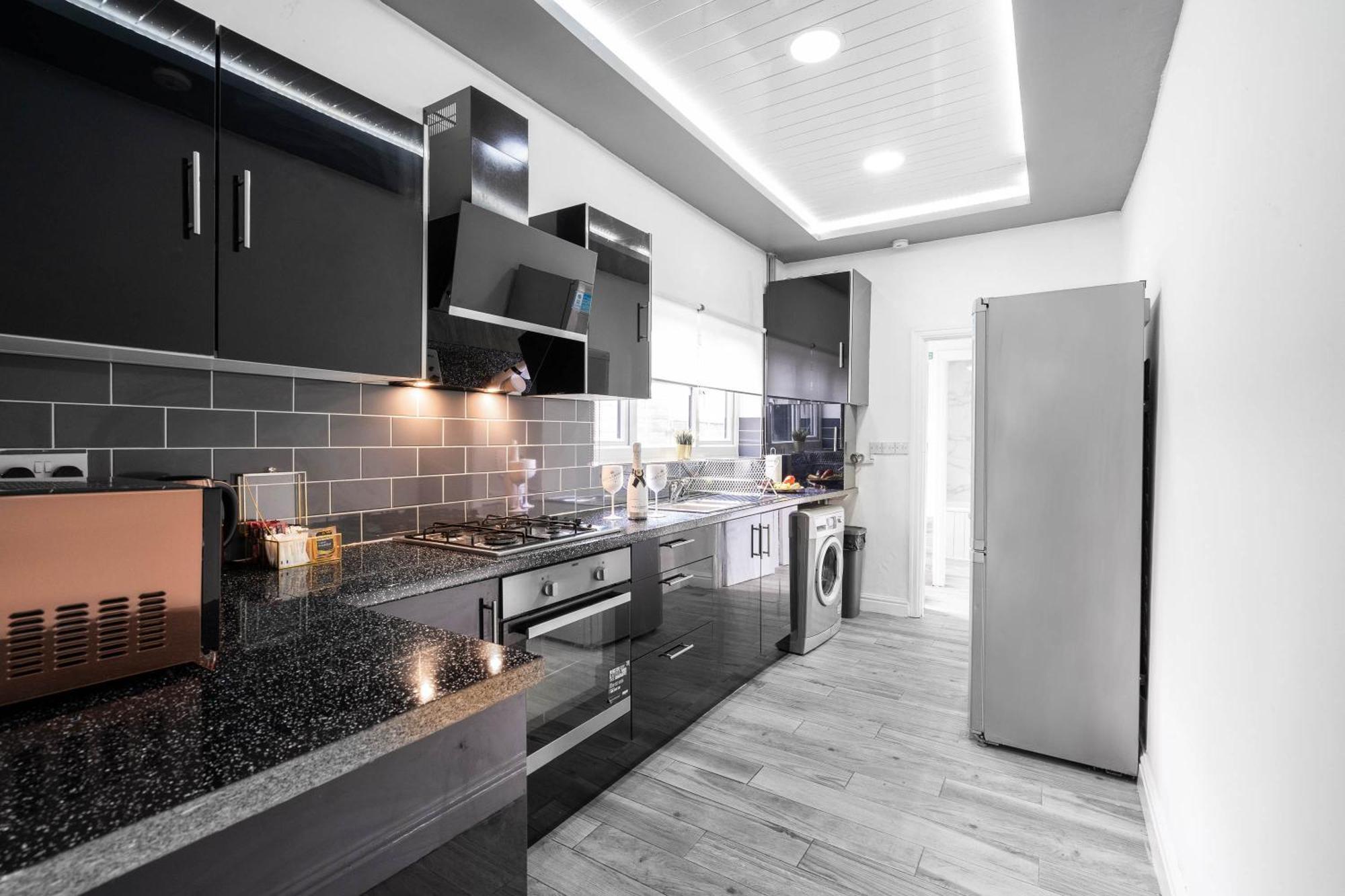 Five Bedroom Townhouse - Near City Centre - Edgbaston - On Street Parking - Wifi - Netflix - 974P 버밍엄 외부 사진